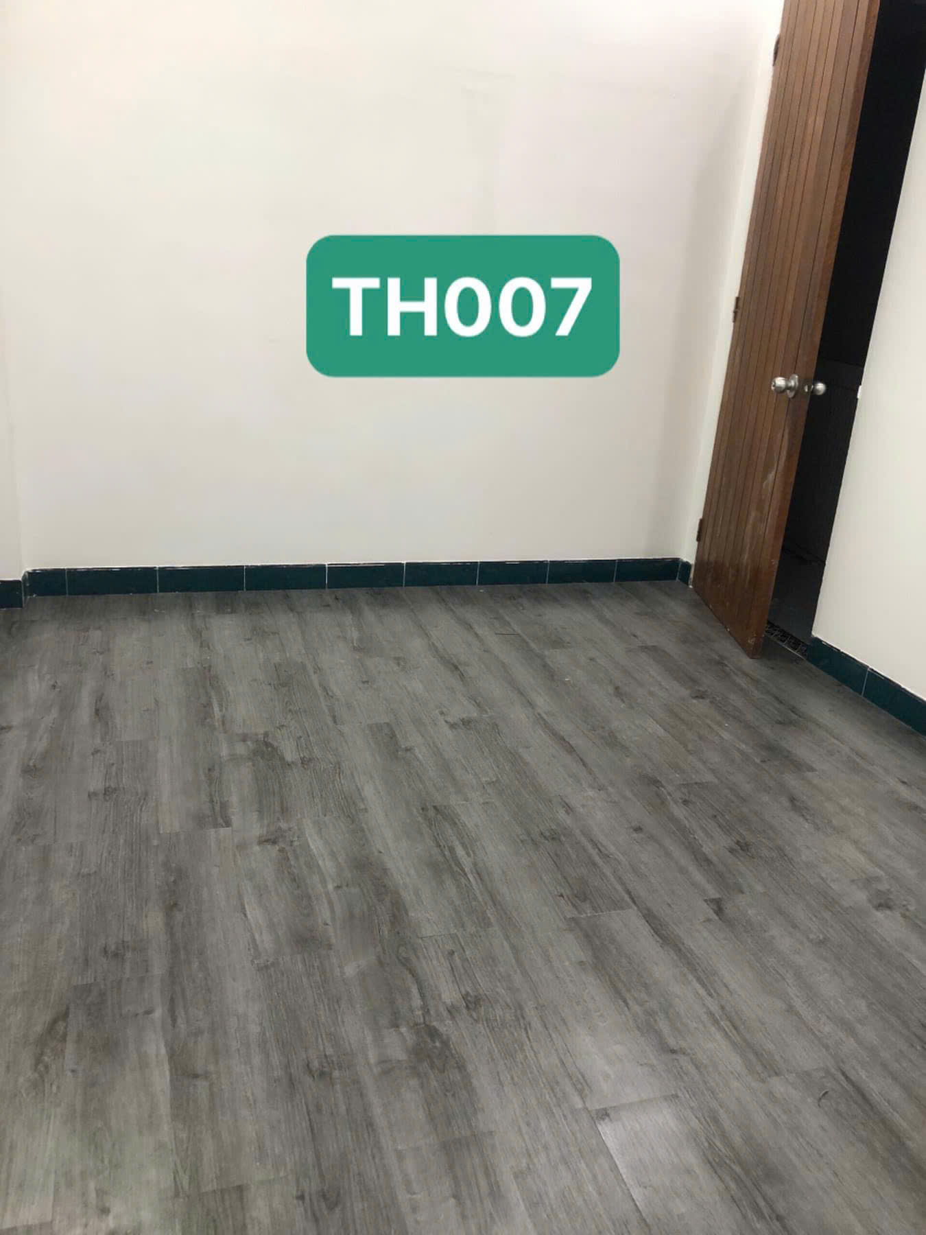 Sàn nhựa bóc dán keo sẵn