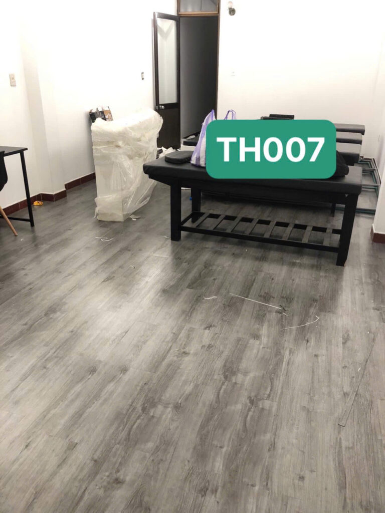 Sàn nhựa bóc dán keo sẵn