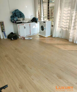 Sàn nhựa giả gỗ bóc dán có keo sẵn