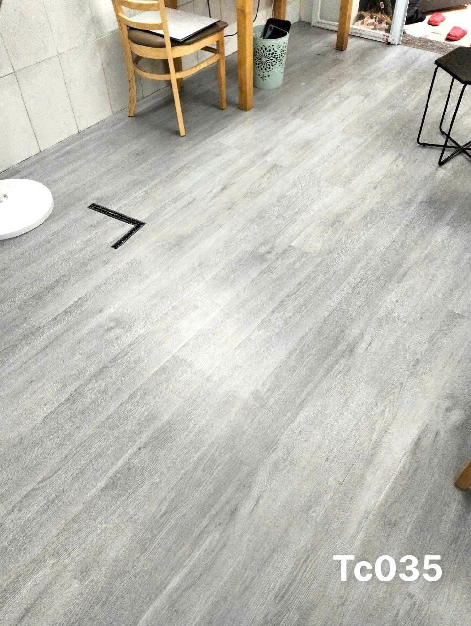Sàn nhựa vân gỗ bóc dán